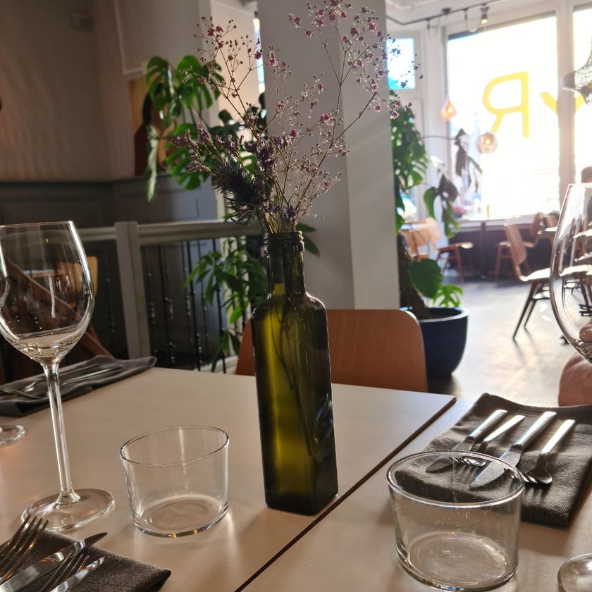 Restaurant Syr - Middle Eastern Restaurant - restaurants,bar,good for dates,refugees
