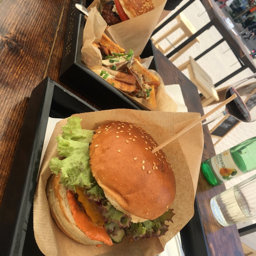 50 A Burger & Champagne Bar - Restaurant - chicken,burgers,salads,french fries,ramen,gluten-free food,gyoza