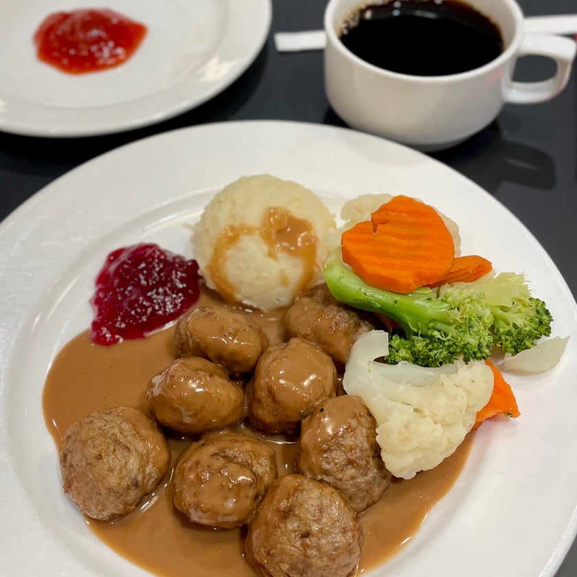 Ikea Restaurant - Scandinavian Restaurant,Scandinavian - coffee,desserts,breakfast food,beef,soup,lunch,brunch food,chocolate,ice cream,tea,rice,pastries,cake,dinner,crowded,chicken wings,homemade food,snacks,soft drinks,cheesecake,trendy,hot dogs,meatballs,furniture,jams,good for a quick meal,cones,broccoli,lively,good for groups,baby back ribs,pork knuckles,lingonberries