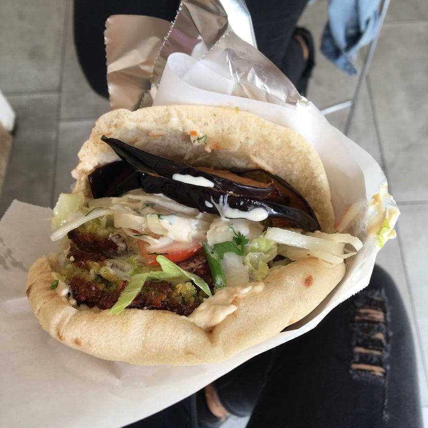 Aroma - Falafel Restaurant,Fast Food Restaurant,Middle Eastern Restaurant - sandwiches,healthy food,town,city,crowded,great value,potatoes,fast food,good for a quick meal,pita,good for groups,hoummus,queue