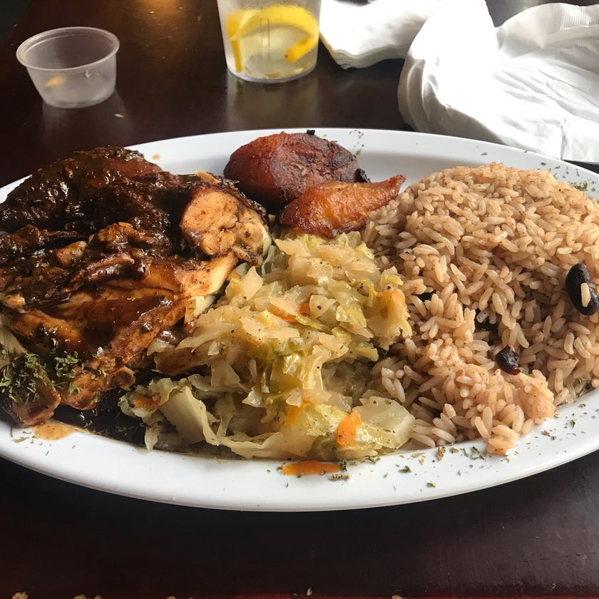 Mangos Caribbean Restaurant - Caribbean Restaurant - chicken,beef,lunch,town,rice,bread,spicy food,dinner,tunes,great value,peppers,mango,relish,lemonade,Christmas,peas,cabbage,scotch,plantains,oxtail,reggae