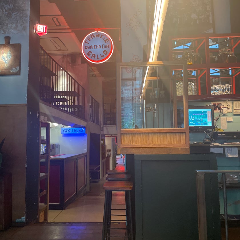 Frankie Gallo Cha Cha Cha - Pizzeria - bar,meats,friendly staff,pizza,cheese,pizzeria,parking,outdoor seating,crowded,spacious,biking,trendy,truffles,dough,mozzarella,porchetta,good for singles,arrabbiata