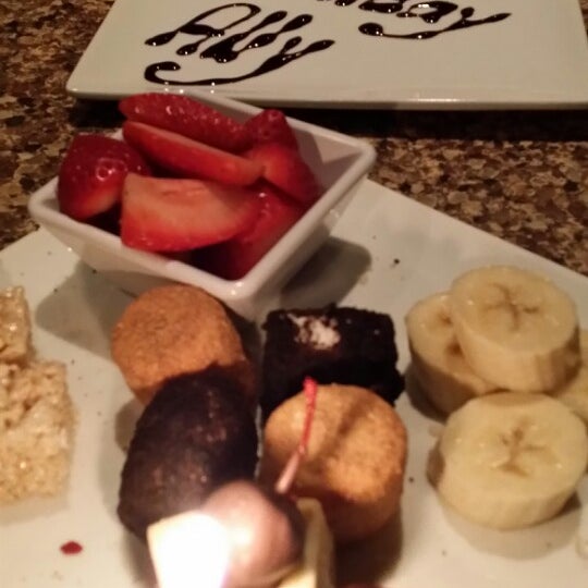 The Melting Pot Restaurants - Fondue Restaurant - good service,cheese,wine,dinner,takes reservations,cookies,cheesecake,dips,good for dates,good for special occasions,mojos,early bird