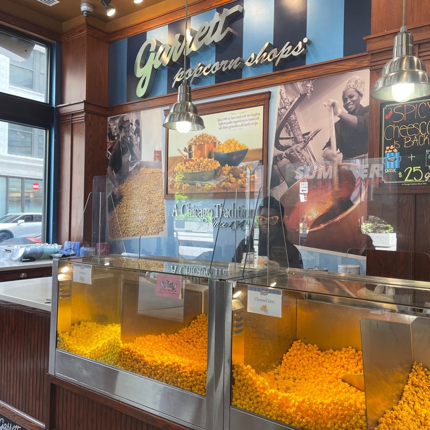 Garrett Popcorn Shops - Grocery Store - cheese,lines,casual,movies,great value,caramel,family-friendly,popcorn,almonds,cheesecorn,chicago mix