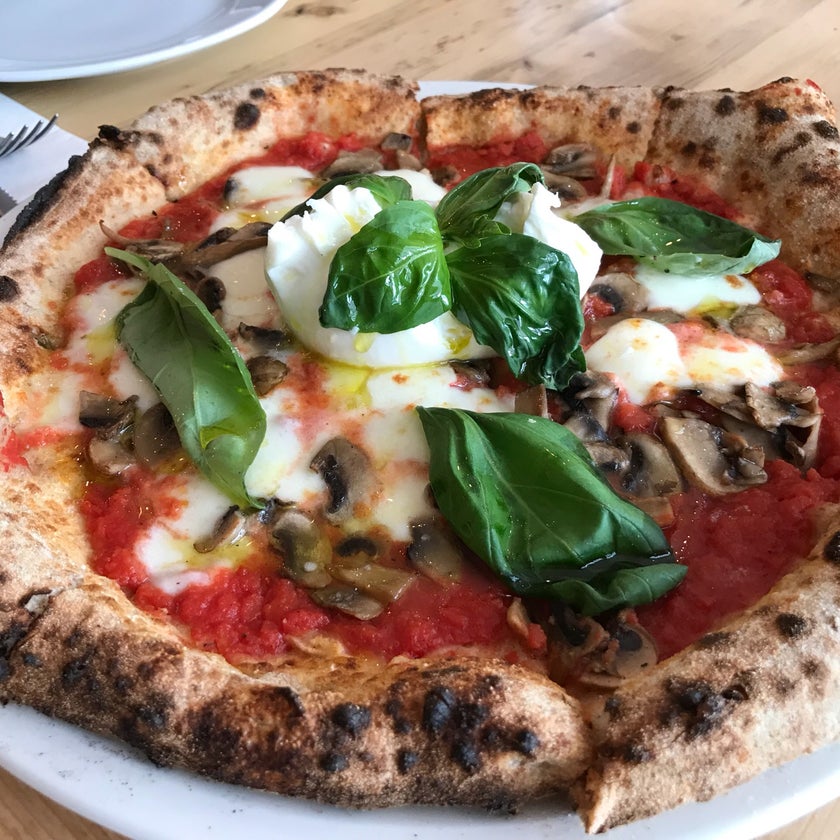 Zia Lucia - Pizzeria,Italian Restaurant - pizza,well,vegetables,homemade food,large beer list,dough,red wine,fruity,fresh toppings