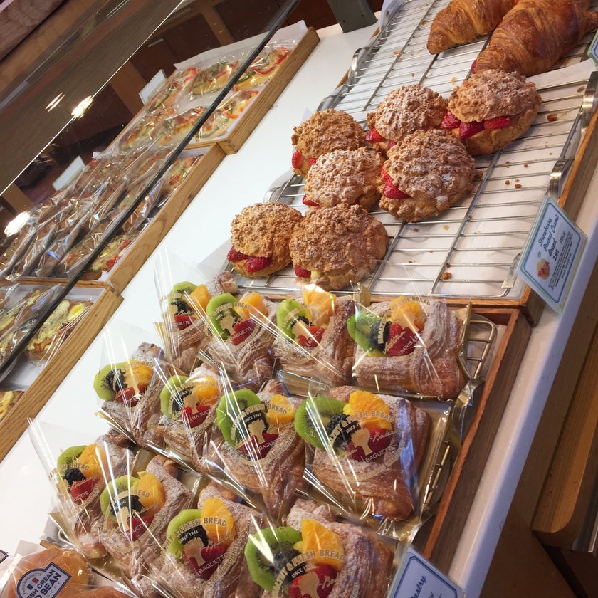 Paris Baguette - Bakery - coffee,sandwiches,pastries,cake,bread,buns,green tea,European style,korea