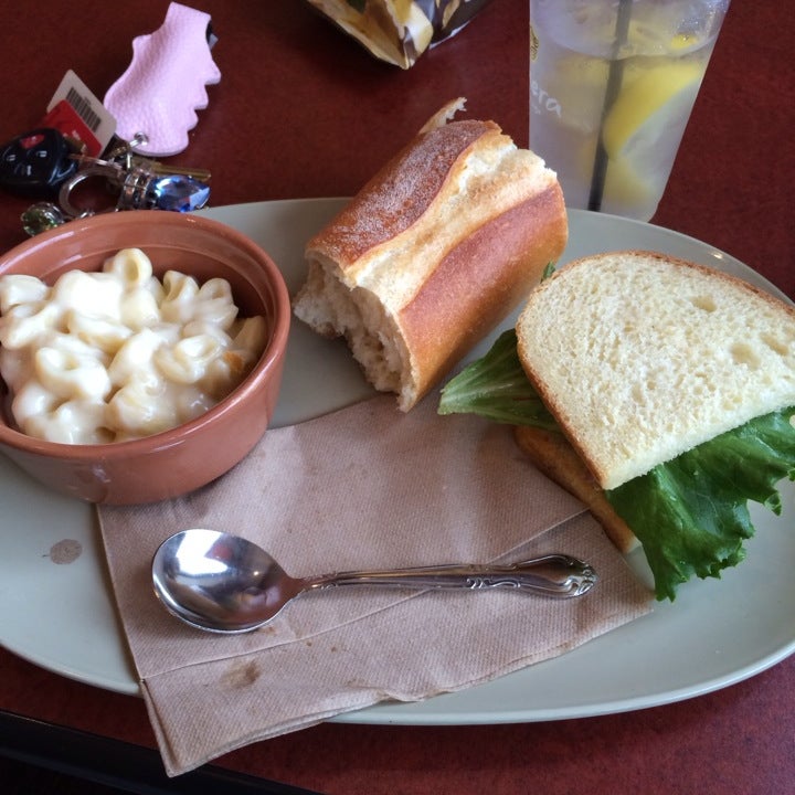 Panera Bread - Bakery,Cafe, Coffee, and Tea House,Fast Food Restaurant,Sandwiches,Salad,Soup - breakfast food,sandwiches,lunch,dinner,dips,mac & cheese,surfing,radio,French onion soup,classical music
