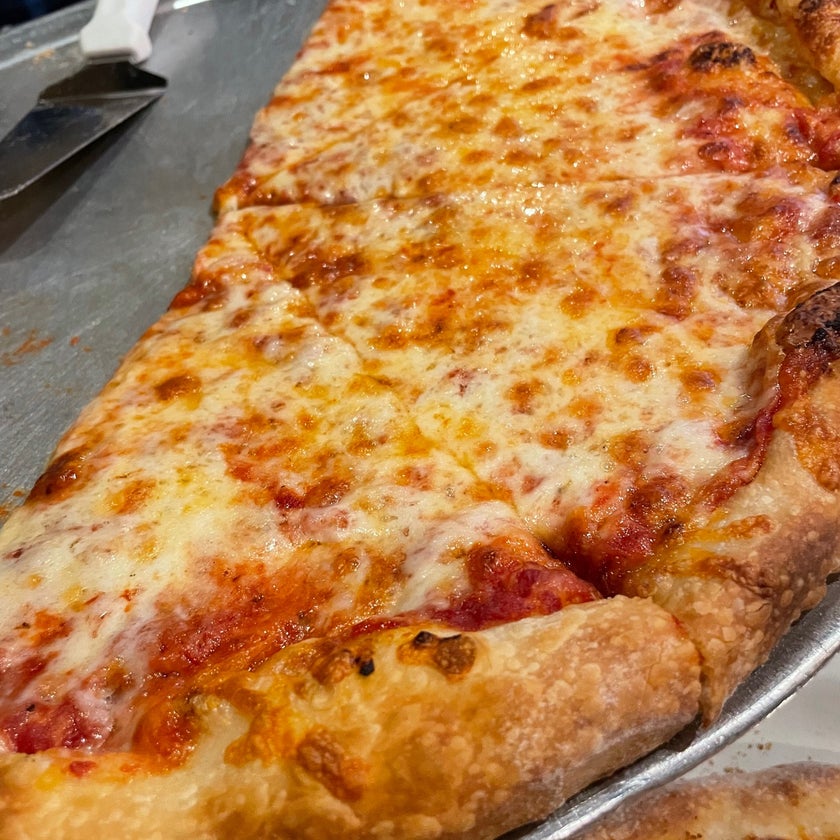 Genovese's Italian Café - Pizzeria,Italian Restaurant,Italian,Pizza,Salad - bar,friendly staff,salads,town,dinner,neighborhood,good for dates,fresh made,good for special occasions