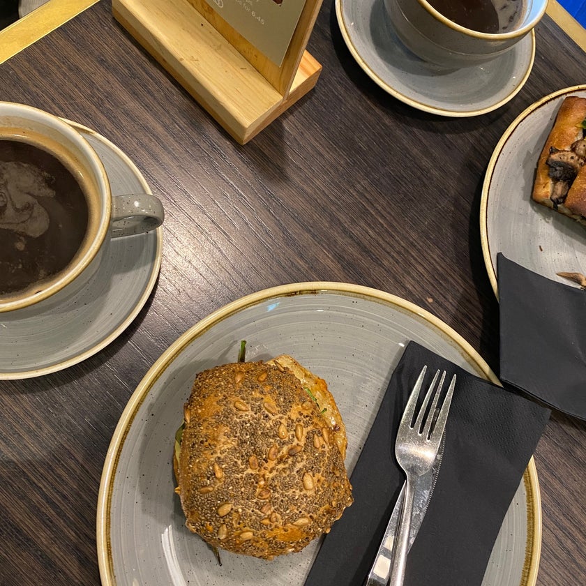 Ole & Steen - Bakery,Cafe, Coffee, and Tea House,Restaurant,Bakeries - restaurants,cheese,pastries,mushrooms,yogurt,ham,truffles,cinnamon,flat whites,toasties,cheap breakfast