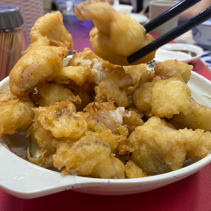 Tung Po Kitchen (東寶小館) - Hong Kong Restaurant - seafood,chicken,beer,music,well,spicy food,dinner,crowded,great value,market,takes reservations,garlic,tourism,dancing,loud,karaoke,lively,cucumbers,wasabi,good for groups,grouper,fun atmosphere,sweet & sour pork,frog legs,Anthony Bourdain