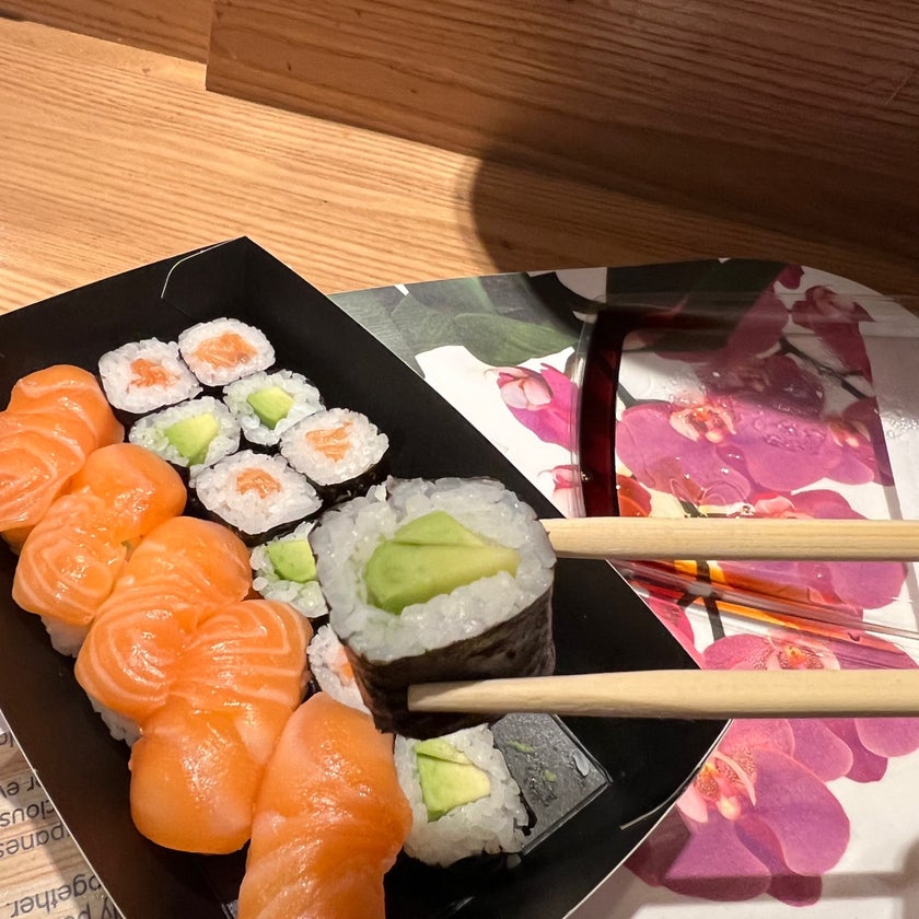Itsu - Fast Food Restaurant,Sushi Restaurant,Japanese,Breakfast & Brunch,Sushi Bars - breakfast food,soup,lunch,clean,sushi,great value,snacks,fast food,good for a quick meal,complimentary coffee
