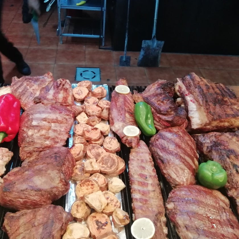The Knife - Argentinian Restaurant,Steakhouse - restaurants,salads,barbecue,dinner,all you can eat,crowded,cute,trendy,prints,lively,good for groups,good for business meetings,good for special occasions,free buffet