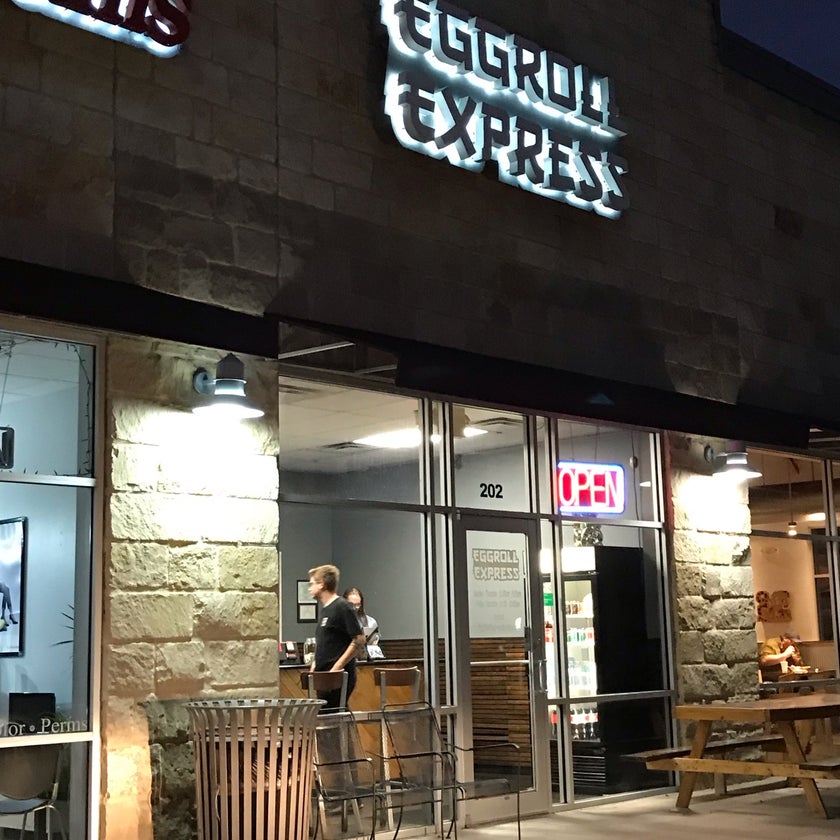 Egg Roll Express - Chinese Restaurant - good service,chicken,inexpensive,soup,lunch,parking,dinner,great value,Chinese food,takeout,biscuits,egg rolls