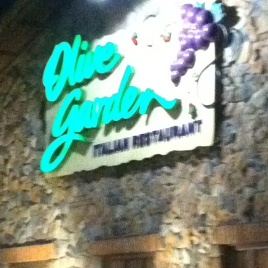 Olive Garden - Italian Restaurant,Italian,Salad,Soup - good service,beef,salads,lunch,clean,pasta,parking,dinner,great value,good for dates,family-friendly,good for special occasions,zuppa soup,toscana