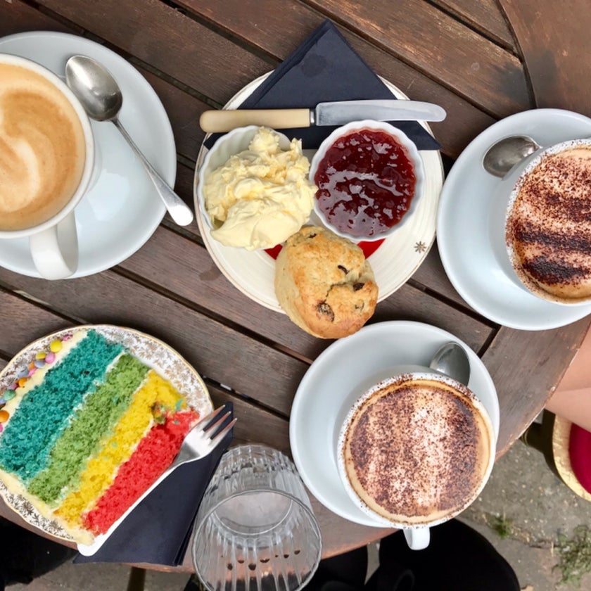 Metrodeco - Café,Coffee Shop,Restaurant - restaurants,coffee,sandwiches,lunch,brunch food,tea,pastries,cake,trendy,chai,biscuits,green tea,carrots,roses,raspberry,bacon butties
