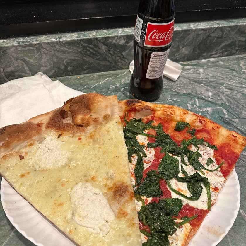 Joe's Pizza FiDi - Pizzeria,Pizza - pizza,cheese,town,city,good for a late night,crispy food,pepperoni,Sicilian slices,good for singles