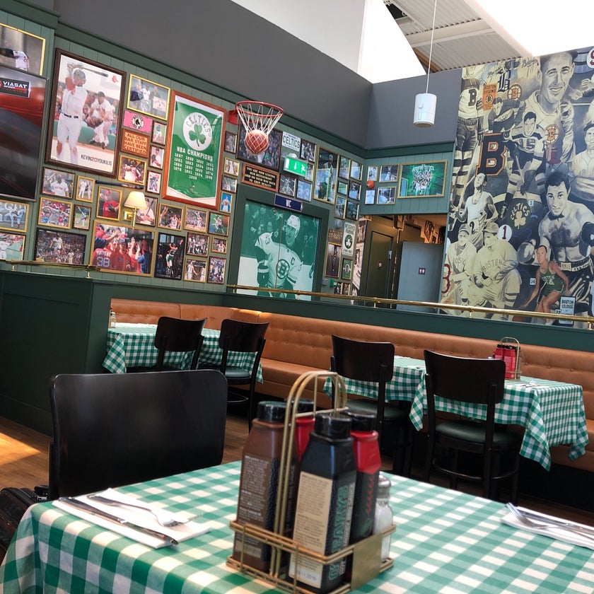 O'Learys Arlanda Terminal 2 Airport - American Restaurant - beer,fish & chips