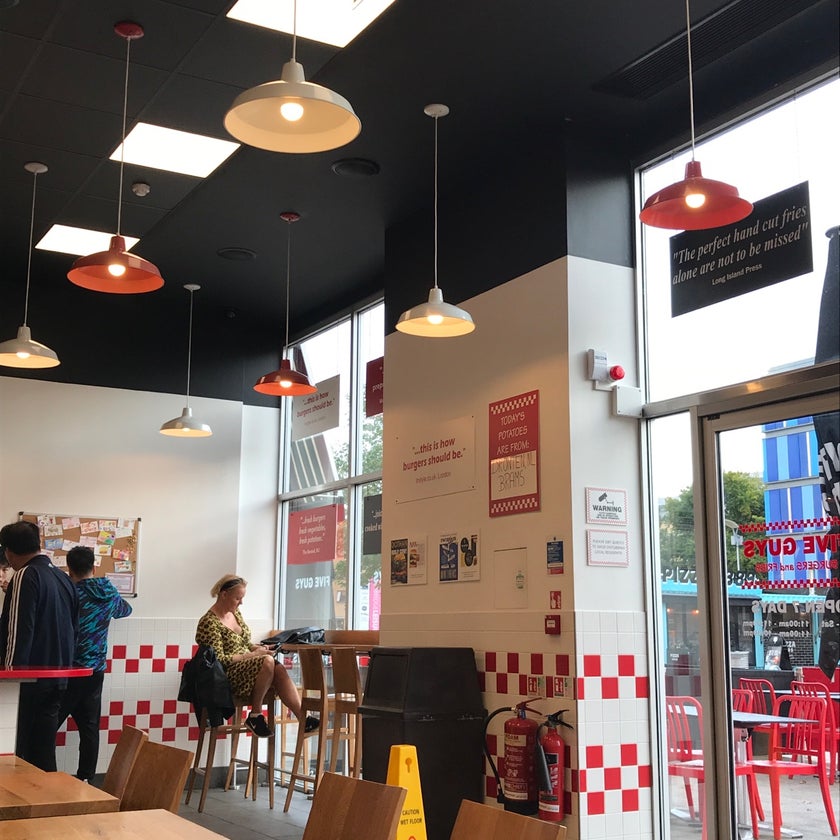 Five Guys Cambridge Leisure Park - Burger Joint,American Restaurant,Fast Food Restaurant - burgers,french fries,casual,authentic,hot dogs,good for a quick meal,lively,good for groups