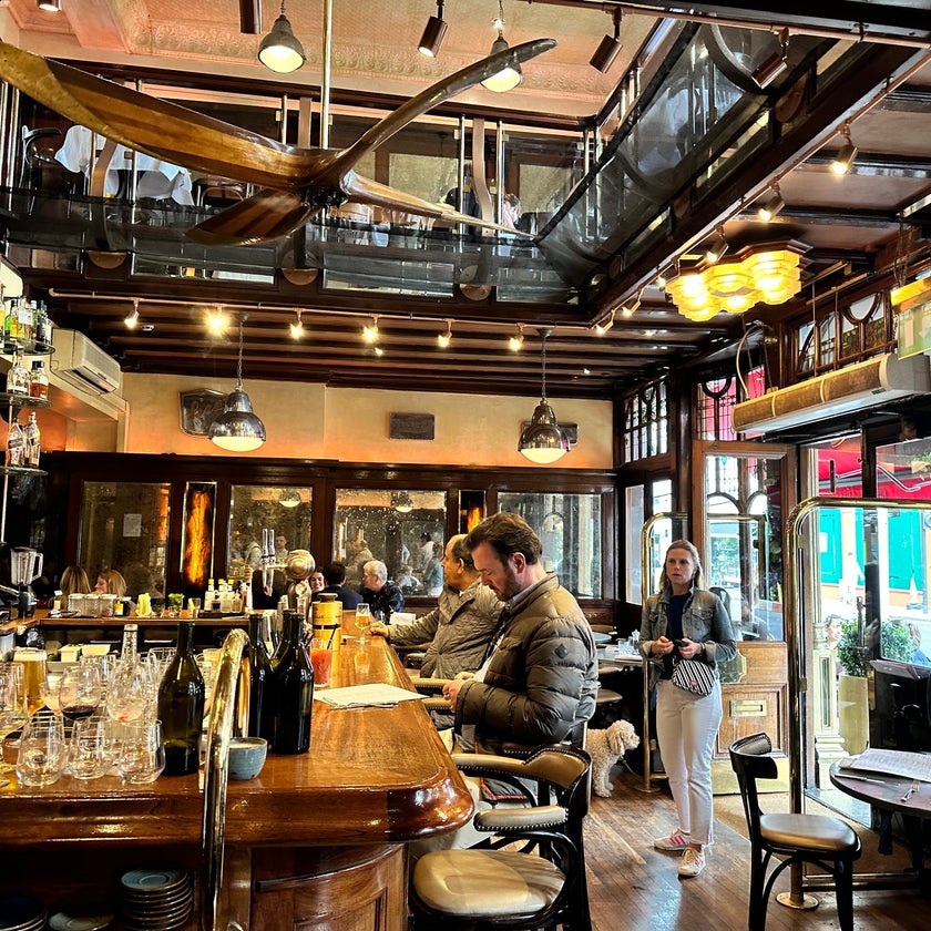 PJ's Bar & Grill - American Restaurant,Steakhouse - restaurants,meats,brunch food,eggs,dinner,great value,takes reservations,creme brûlée,interior design,good for special occasions