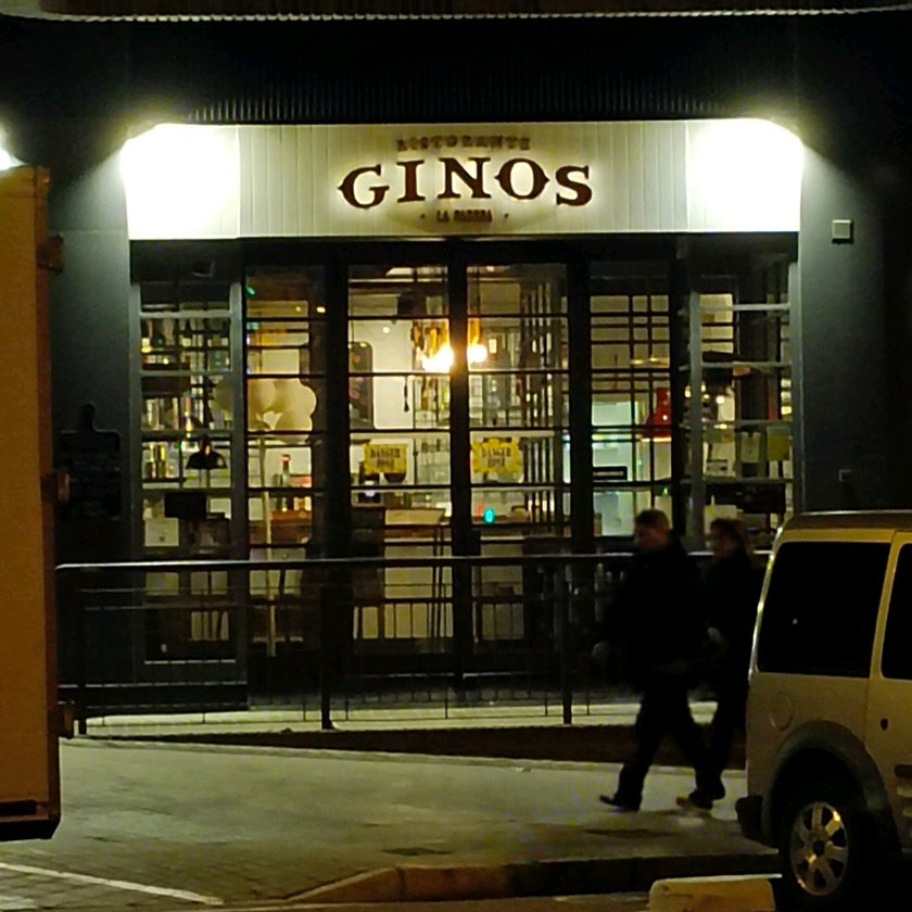 Ginos la Pagoda - Italian Restaurant,Pizzeria - 