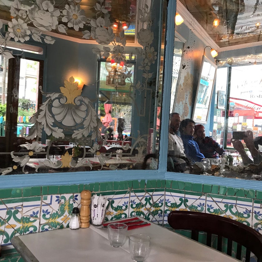 L'Eté en Pente Douce - French Restaurant,French - restaurants,bar,outdoor seating,crowded,good for dates
