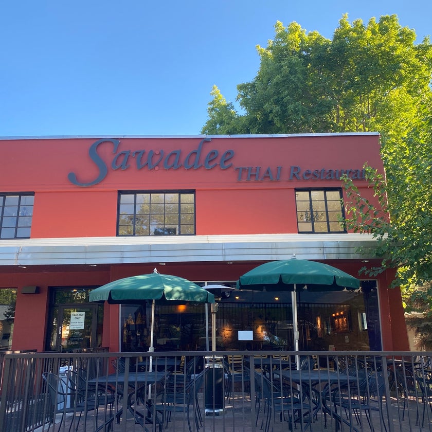 Sawadee Thai Restaurant - Thai Restaurant - good service,chicken,fruit,clean,town,parking,outdoor seating,dinner,great value,curry,big portions,mango,takeout,lunch specials,good for a quick meal,basil,stir fry,puff pastry,pinapple