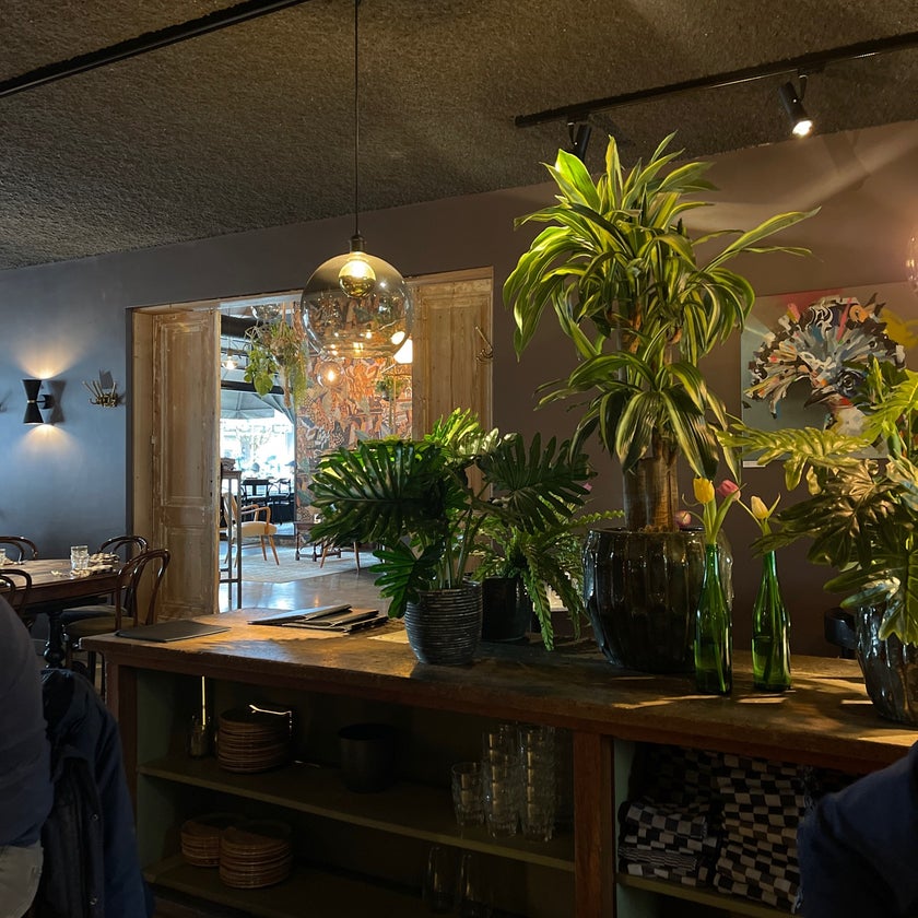 Café Cliché - Restaurant - friendly staff,champagne