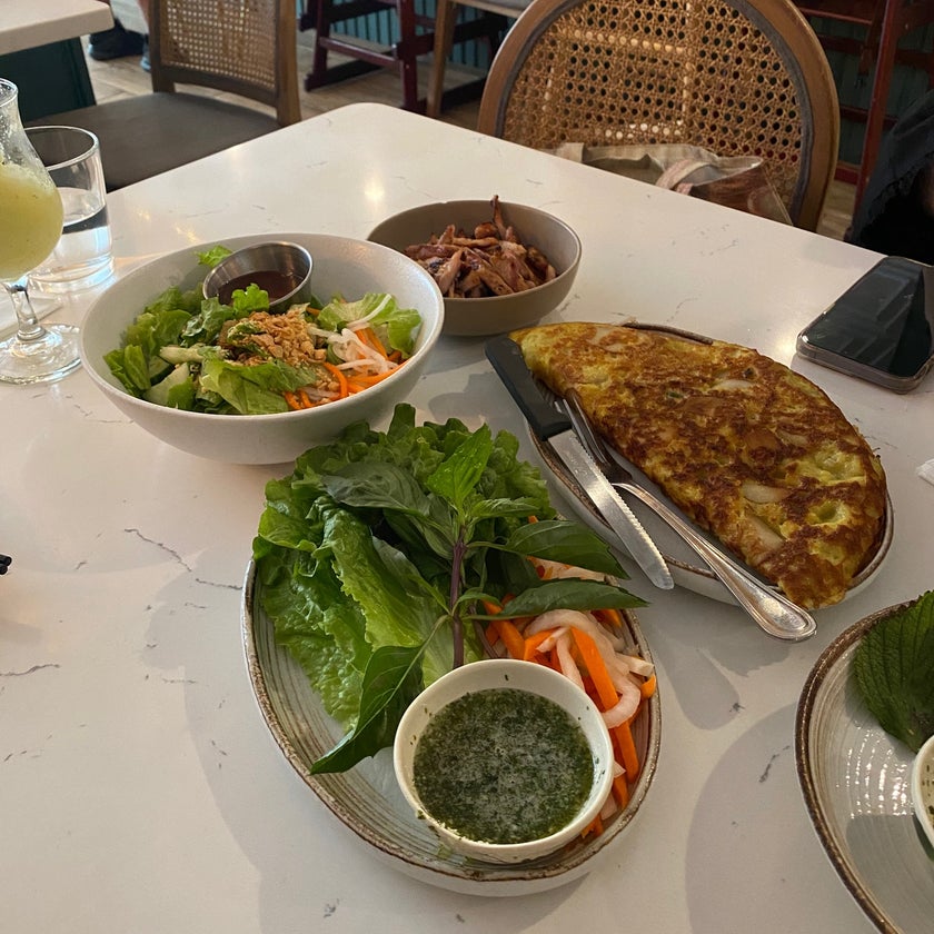 Em Vietnamese Bistro - Sandwich Spot,Vietnamese Restaurant - alcohol,chicken wings,smoothies,sriracha sauce,Vietnamese coffee,hoisin