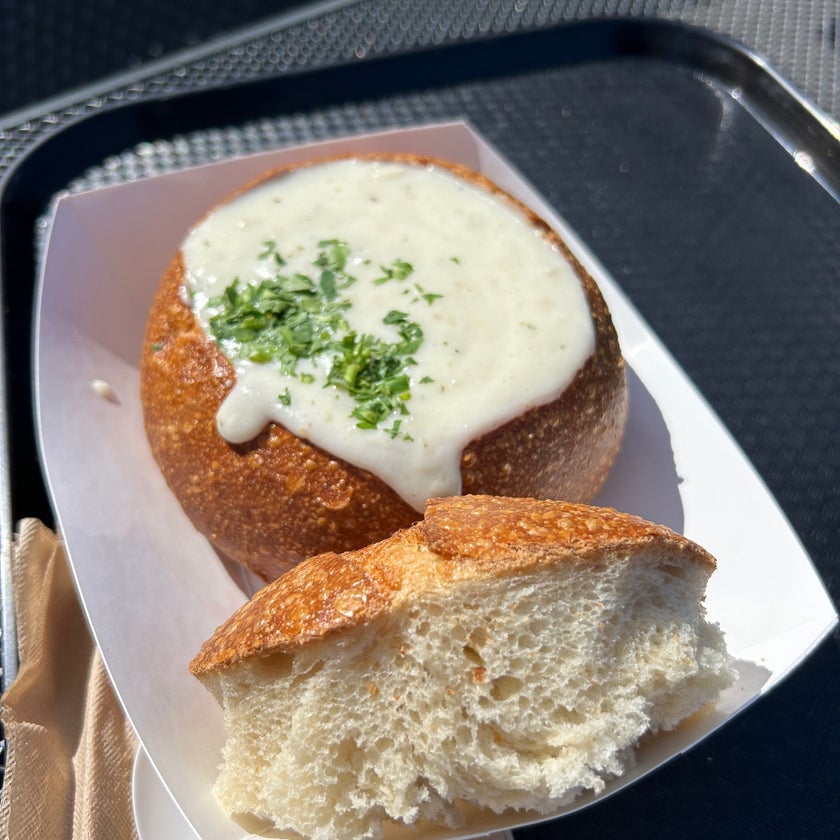 Bistro Boudin - Bakery,Bistro,American Restaurant - bar,meats,breakfast food,sandwiches,scenic views,music,salads,well,lunch,brunch food,healthy food,city,dinner,crowded,happy hour,takes reservations,tours,tourism,trendy,good for dates,Bay,crispy food,spinach,good for a quick meal,goat cheese,walnuts,baguettes,fireplaces,piers,sourdough bread,cranberries,good for groups,good for special occasions,beef stew,mushroom risotto,boudin,Cioppino,Anchor Steam,breadbowl