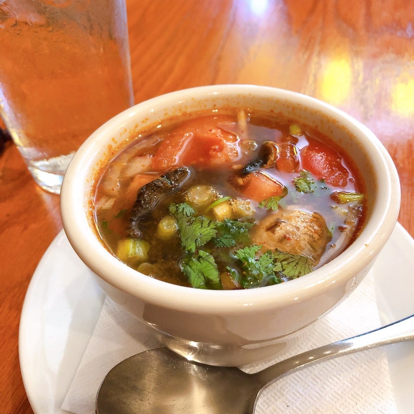 Thai Arroy - Thai Restaurant - chicken,salads,lunch,clean,city,spicy food,dinner,great value,chefs,Thai food,mango,takeout,trendy,hills,Tom Yum soup,BYOB,green curry,Thai tea,good for groups,sticky rice,cashews,peanut sauce,crispy spring rolls