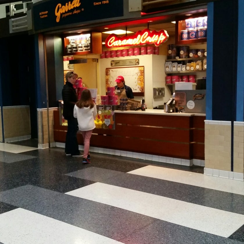 Garrett Popcorn Shops - Arts and Entertainment,Restaurant - cheese,great value,trains,bacon,caramel,popcorn,cashews,chicago mix