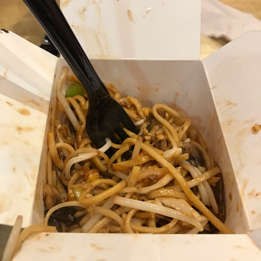 Wok to Walk - Fast Food Restaurant,Noodle Restaurant,Asian Fusion,Thai - beef,noodles,healthy food,eggs,crowded,duck,good for a late night,trendy,good for a quick meal,lively,peanut sauce