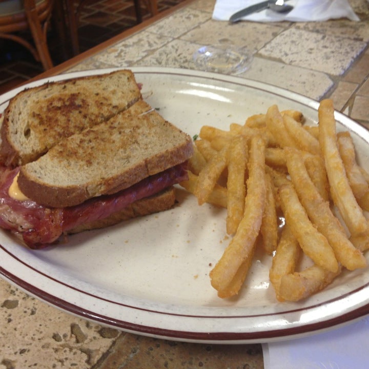 Country House East - American Restaurant - 