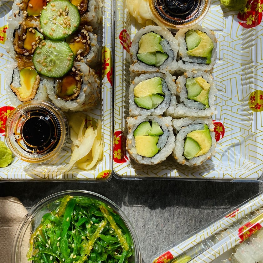 Silver Rice - Sushi Restaurant,Soup Spot - lunch,brunch food,healthy food,ice cream,rice,outdoor seating,dinner,crowded,great value,cute,avocado,neighborhood,takeout,trendy,pickles,good for a quick meal,miso soup,unagi,chirashi,seaweed salad,good for singles,cup with flax