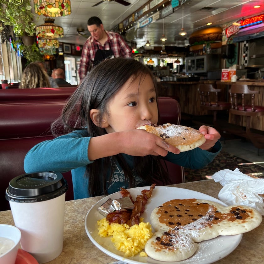 Santa Cruz Diner - Diner,American Restaurant - restaurants,bar,breakfast food,inexpensive,well,lunch,brunch food,eggs,dinner,curry,bacon,milkshakes,pancakes,avocado,pies,chefs,waffles,hot dogs,French toast,jalapeños,diner food,spring rolls,chocolate chips,hash browns,hash,good for groups,jack cheese,pot roast,Tapatio,biscuits and gravy