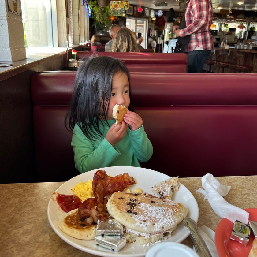 Santa Cruz Diner - Diner,American Restaurant - restaurants,bar,breakfast food,inexpensive,well,lunch,brunch food,eggs,dinner,curry,bacon,milkshakes,pancakes,avocado,pies,chefs,waffles,hot dogs,French toast,jalapeños,diner food,spring rolls,chocolate chips,hash browns,hash,good for groups,jack cheese,pot roast,Tapatio,biscuits and gravy