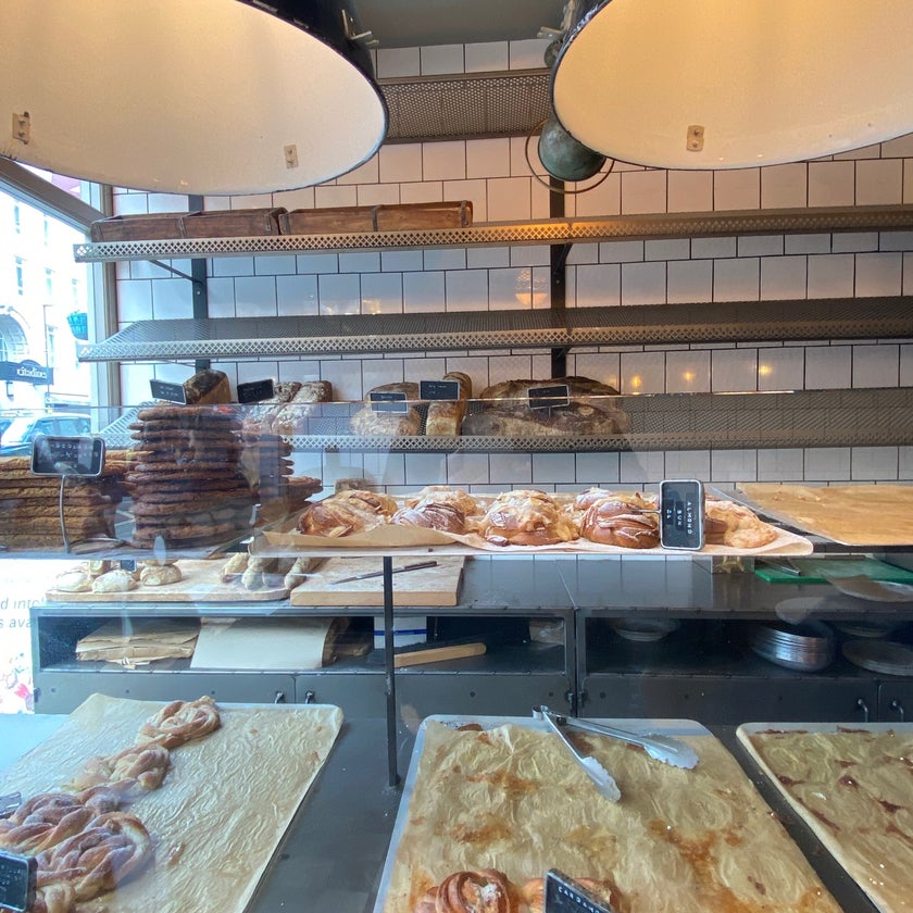 Fabrique - Bakery,Restaurant,Bakeries - cinnamon rolls,seasonal items,black coffee,cardamom