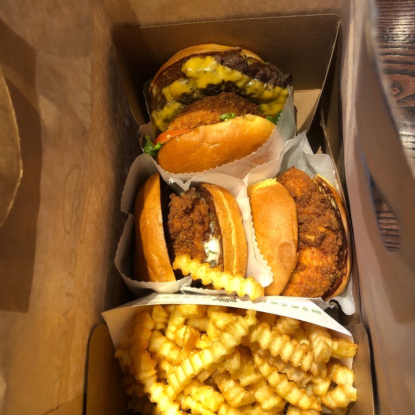 Shake Shack - Burger Joint,American Restaurant,Burgers,Hot Dogs,American (New) - burgers,lunch,french fries,crowded,milkshakes,spacious,good for a quick meal,good for groups,good for singles