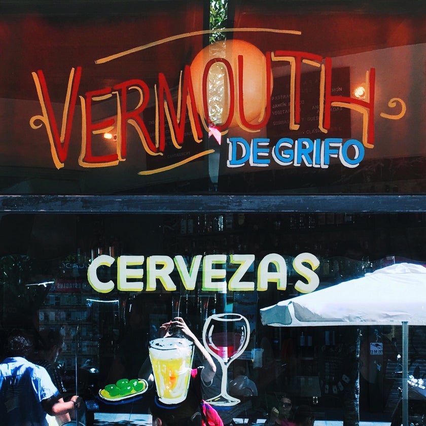 Café Pavón - Breakfast Spot,Tapas Bars,Dive Bars - restaurants,bar,coffee,music,healthy food,crowded,neighborhood,trendy,good for dates,pets,good for a quick meal,good for groups