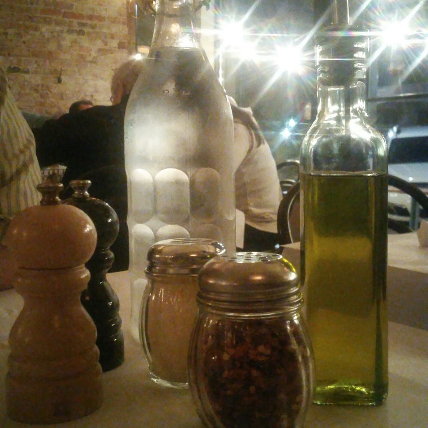 Lucca's Pizzeria & Ristorante - Pizzeria,Pizza,Cocktail Bars,Italian - beer,pizza,vegetables,wine,dinner,happy hour,lunch specials