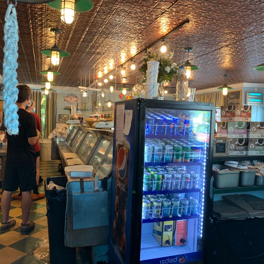 Claws Seafood Market - Fish and Chips Shop,American Restaurant,Seafood Restaurant - staff,soup,healthy food,parking,french fries,fresh food,comfortable,island,good for a quick meal,good for special occasions