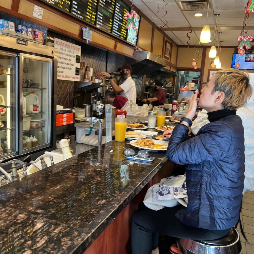 Zafis Luncheonette - Burger Joint,Diner,American Restaurant - coffee,breakfast food,inexpensive,brunch food,eggs,milkshakes,toast,neighborhood,family-friendly,home fries