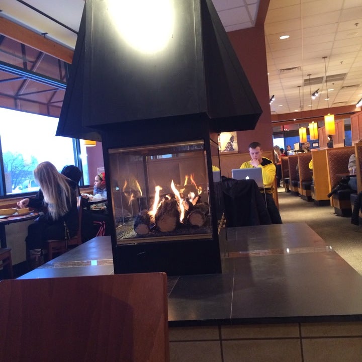 Panera Bread - Bakery,Cafe, Coffee, and Tea House,Fast Food Restaurant,Sandwiches,Salad,Soup - breakfast food,sandwiches,lunch,dinner,dips,mac & cheese,surfing,radio,French onion soup,classical music