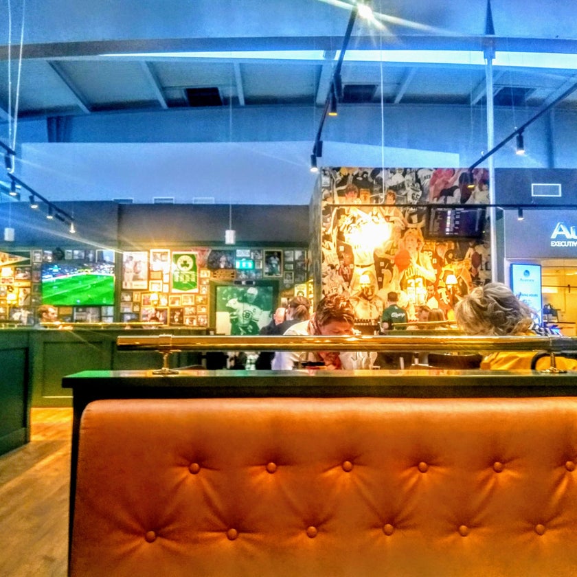 O'Learys Arlanda Terminal 2 Airport - American Restaurant - beer,fish & chips