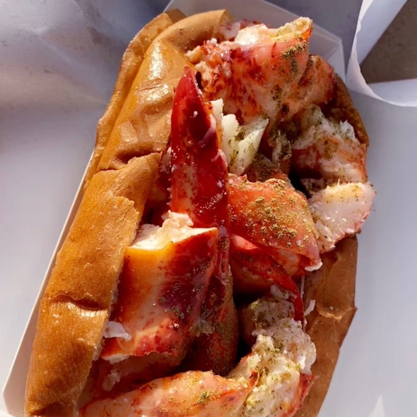Luke's Lobster - Seafood Restaurant - sandwiches,scenic views,lunch,city,lines,river,trendy,bridge,fast food,good for a quick meal,lively,benches,cole slaw,piers,taste of maine