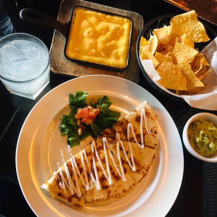 100% De Agave Mexican Grill and Cantina - Mexican Restaurant - well,lunch,brunch food,cocktails,dinner,fresh food,great value,happy hour,margaritas,guacamole,tequila,shrimp fajitas