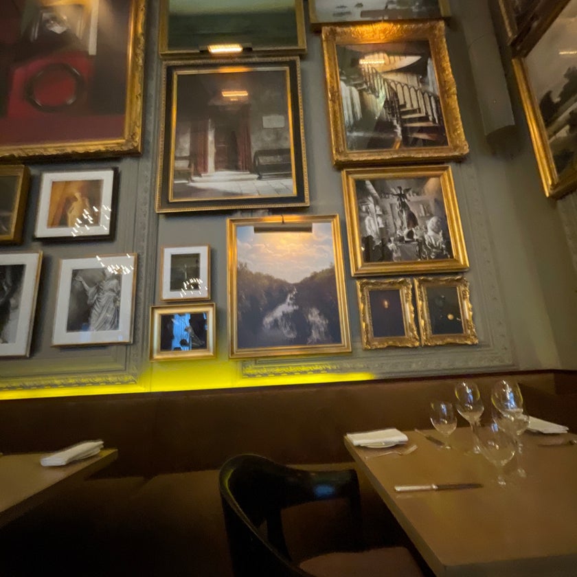 Berners Tavern - Bar,English Restaurant,German Restaurant,British,Pubs - restaurants,bar,meats,alcohol,coffee,desserts,breakfast food,sandwiches,pricey,salads,well,lunch,healthy food,eggs,liquor,milk,dinner,books,chips,crowded,toast,events,waffles,cocoa,spacious,trendy,good for dates,honey,berries,yogurt,ham,noisy,ginger,luxury,eggplant,pesto,pork chops,paintings,artichokes,bright,hazelnut,interior design,zucchini,sourdough bread,cauliflower,tongue,good for groups,good for business meetings,good for special occasions,on the ground,Sunday roasts,bone marrow,venison,dill,beetroot,mushroom risotto,chandeliers,White Russians,buttermilk pancakes,salted caramel ice cream,private dining,mint ice cream,chicken popcorn,cereal killer,london edition hotel,spectacular dining