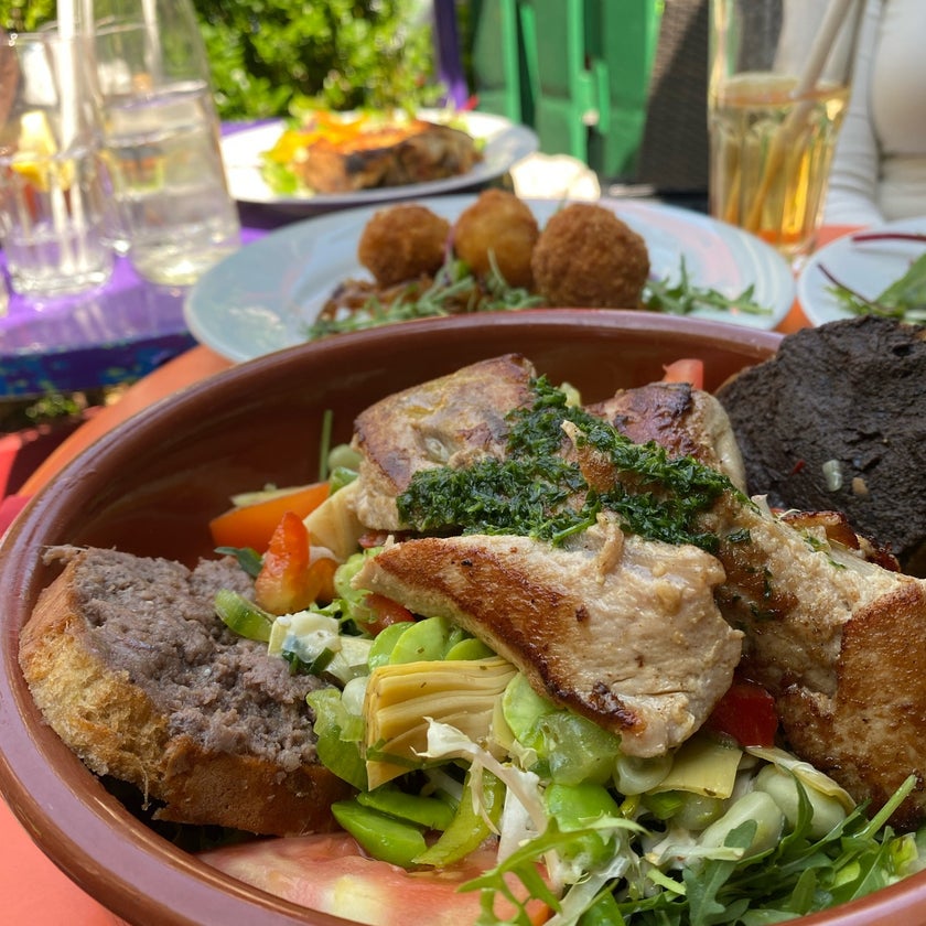 L'Eté en Pente Douce - French Restaurant,French - restaurants,bar,outdoor seating,crowded,good for dates