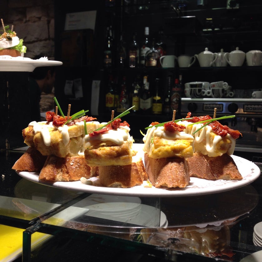 Sagardi Bcn Gotic - Tapas Restaurant - cheese,lunch,healthy food,town,outdoor seating,dinner,crowded,great value,ribs,snacks,mushrooms,tapas,tourism,trendy,good for dates,country,good for a quick meal,skewers,good for special occasions,pintxos,anchovies,pimentos,green salad,egg yolks,boudin,Basque,cideries,pinchos,Iberian ham