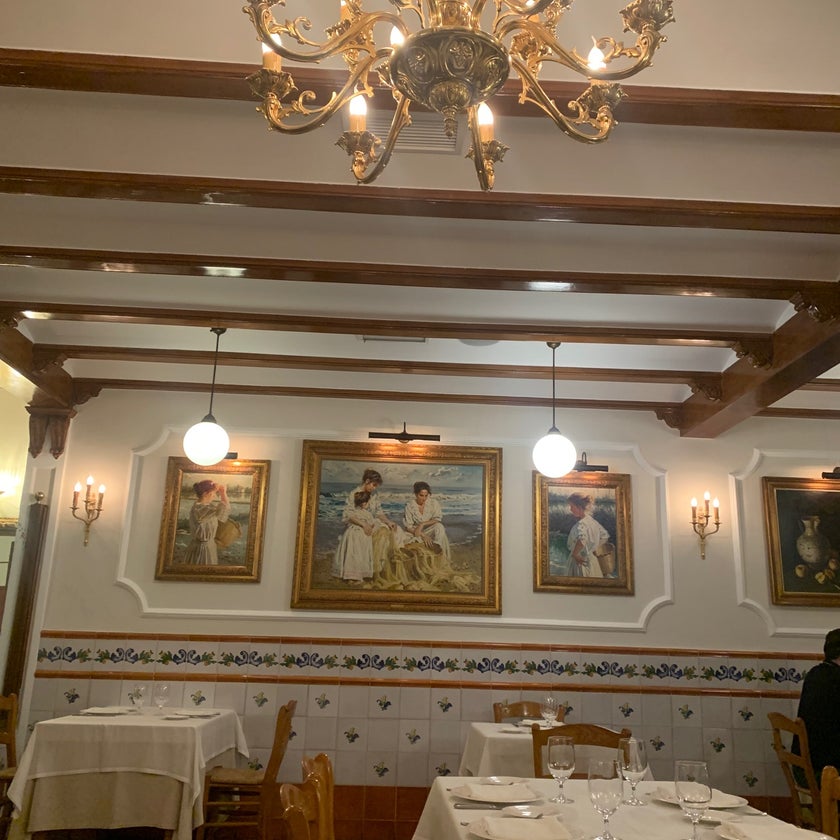 Racó del Turia - Spanish Restaurant - bar,good service,desserts,chicken,rice,sangria,paella,rabbit,daycares,snails